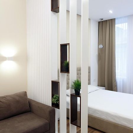 Charming Apartment In The City Center Lviv Bagian luar foto
