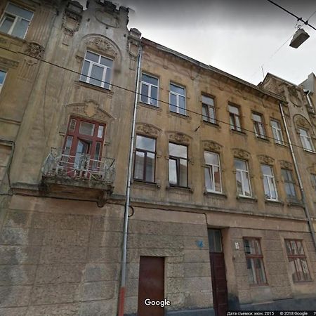 Charming Apartment In The City Center Lviv Bagian luar foto