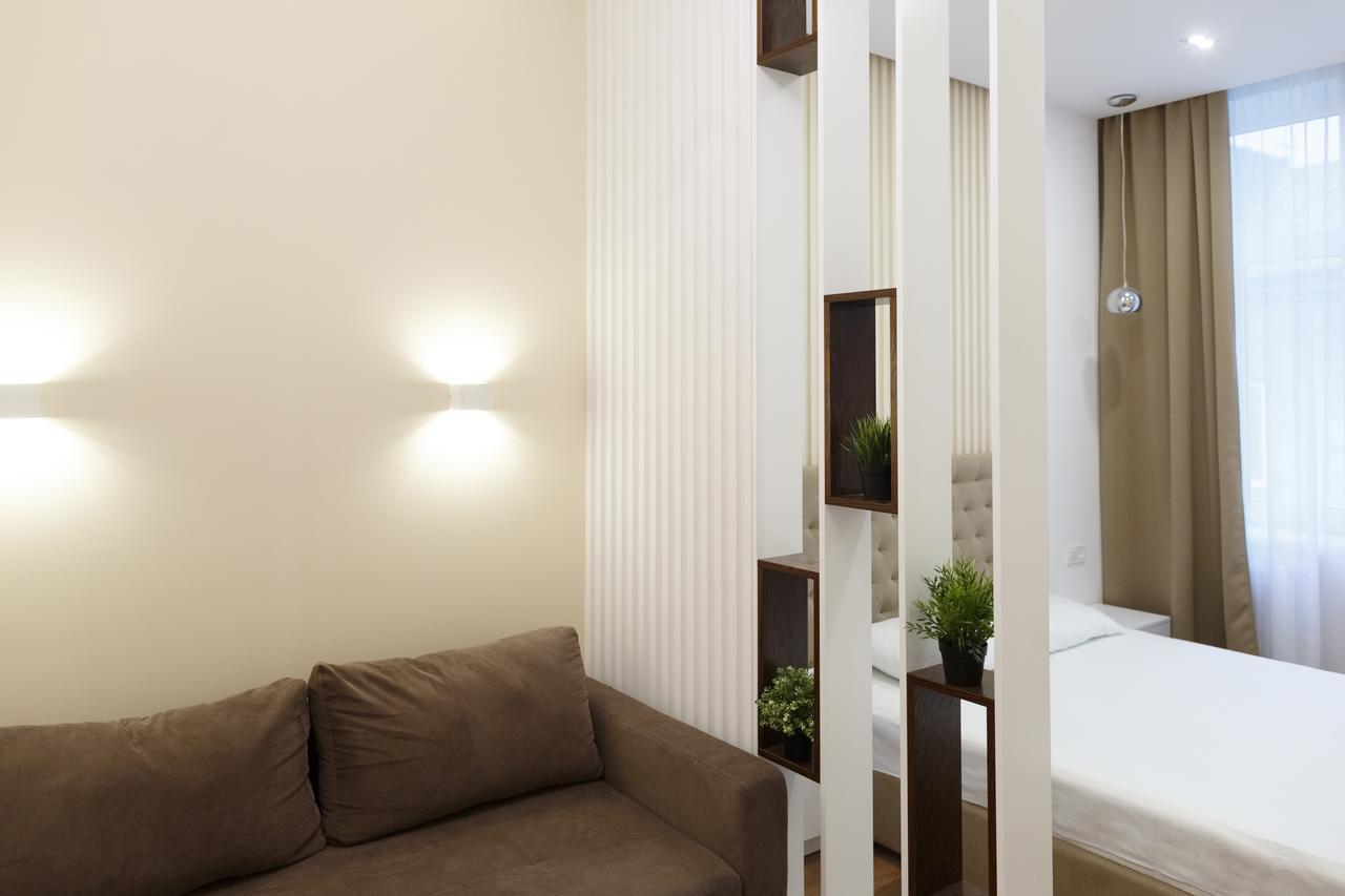 Charming Apartment In The City Center Lviv Bagian luar foto