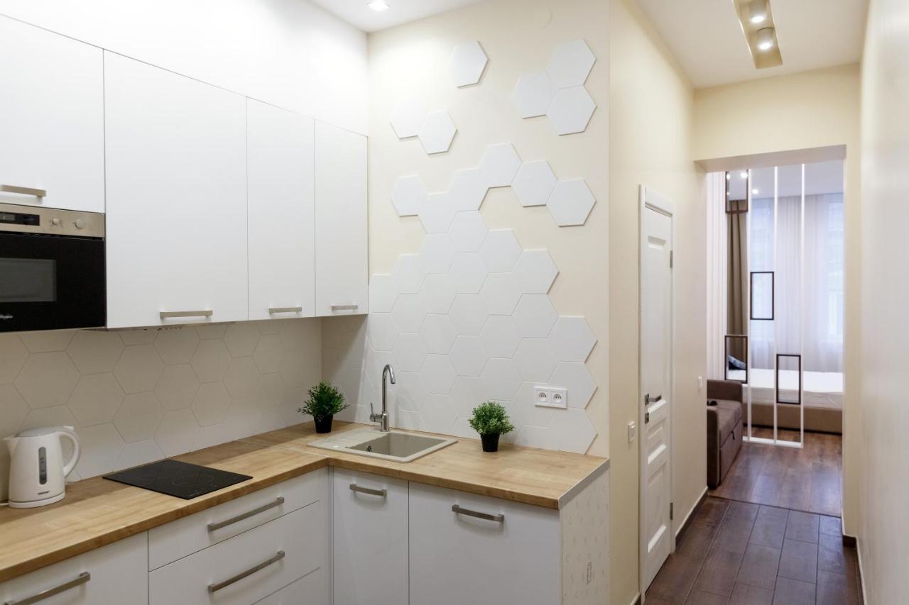 Charming Apartment In The City Center Lviv Bagian luar foto