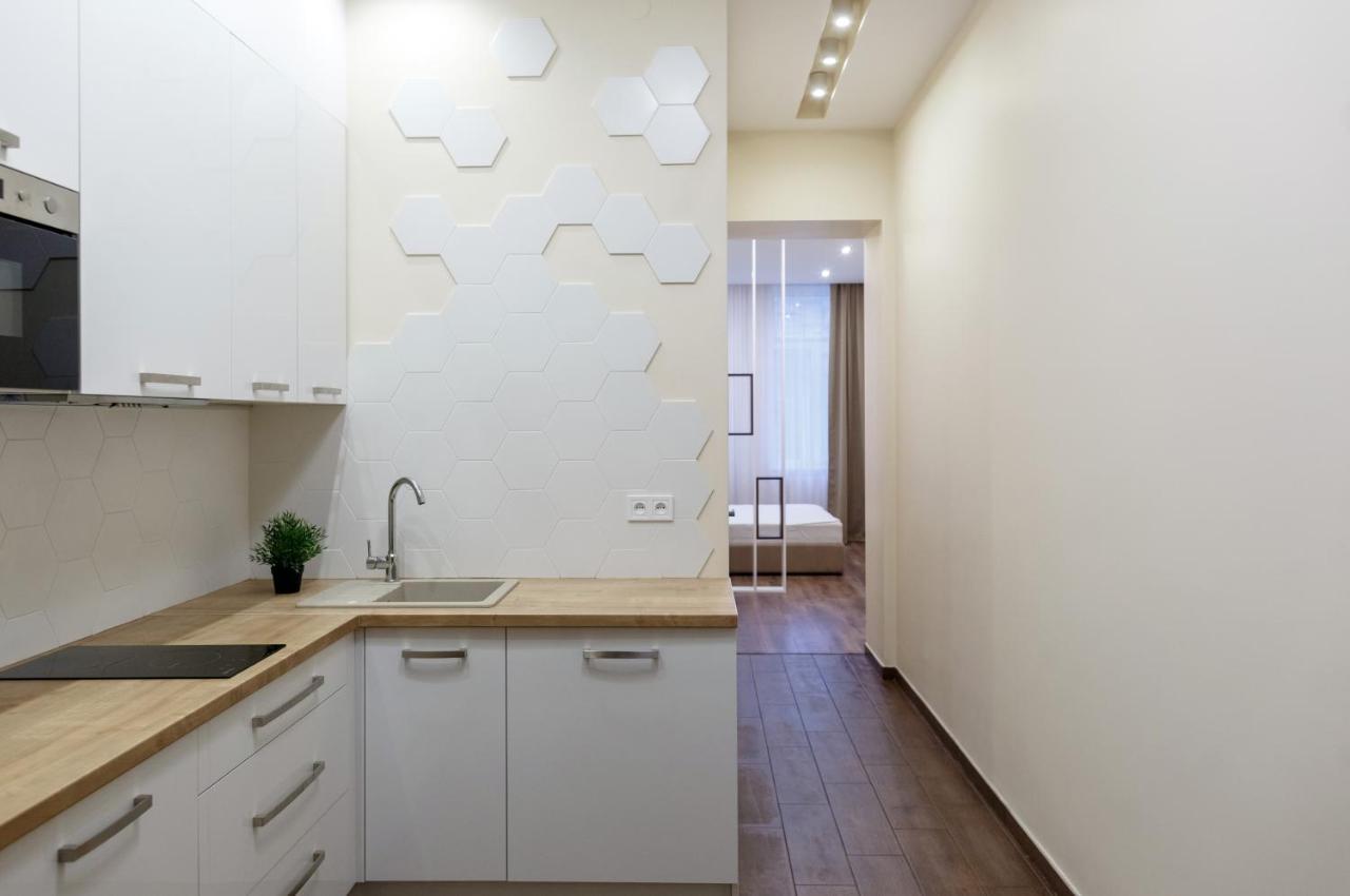 Charming Apartment In The City Center Lviv Bagian luar foto