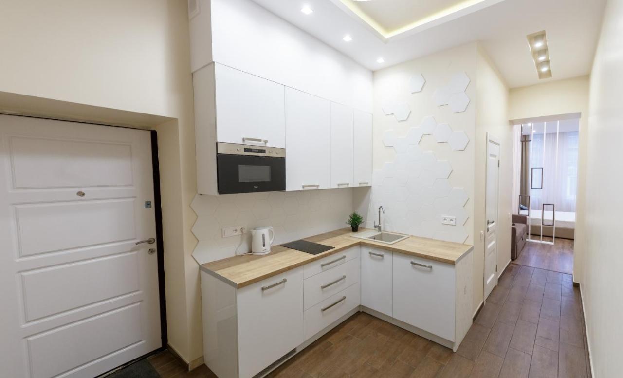Charming Apartment In The City Center Lviv Bagian luar foto