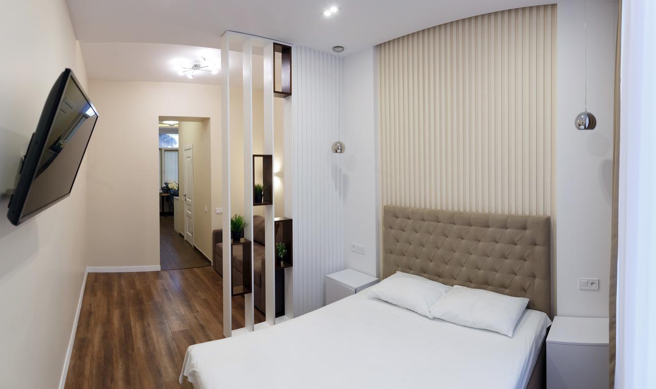 Charming Apartment In The City Center Lviv Bagian luar foto